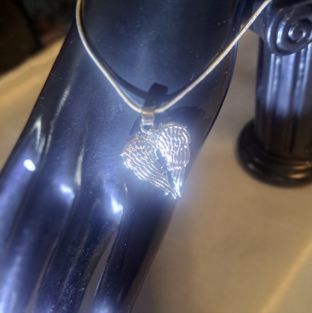 1 Rinestone Wings - Picture 5 of 5